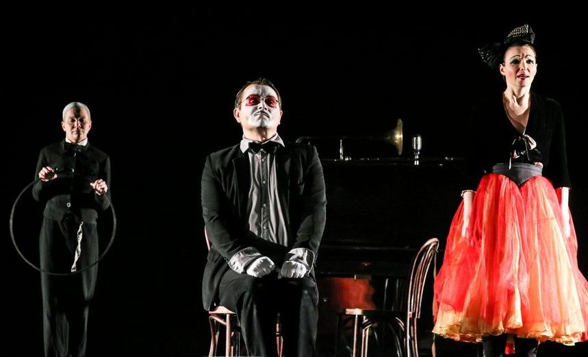 Барабаны в ночи