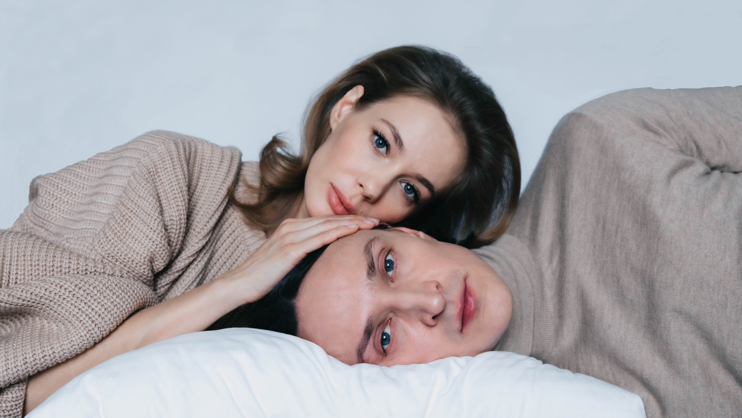 Двое на качелях